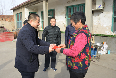 2018年2月10日，公司总经理李安东走访房家村难题人民。